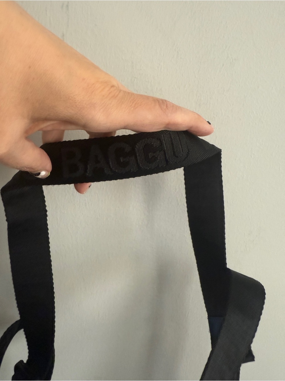 VGUC BAGGU x Hello Kitty Embroidered Fanny Pack - Picture 9 of 9